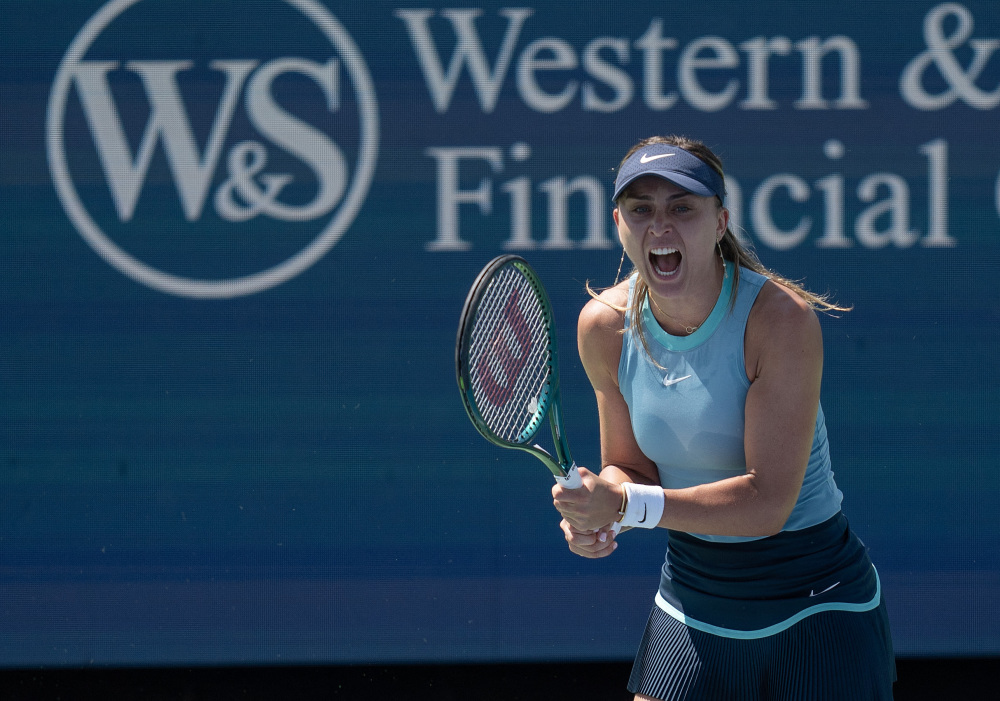 足球对中场 足球对中场